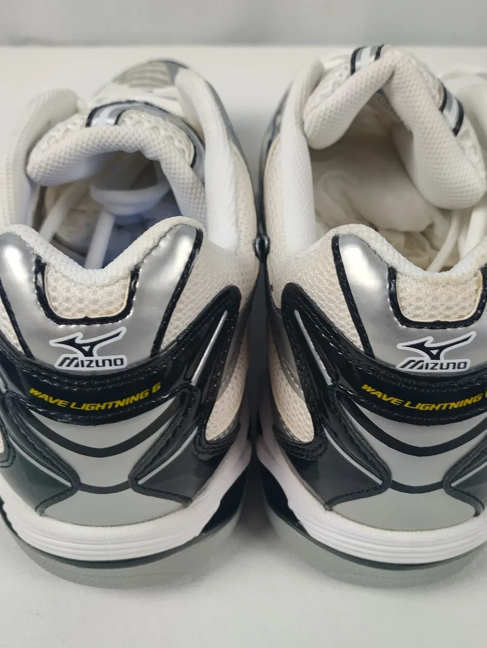 Mizuno Women's Size 12 Wave Lightning 6 Volleyball Shoes White Silver Black New